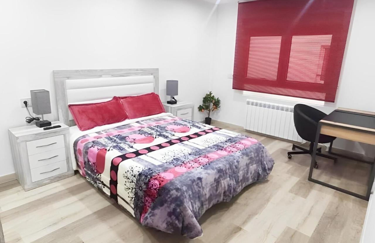 RECOMENDADO: Wifi+ 12 min ayto + 4 habs dobles + PARKING Oviedo Exterior foto